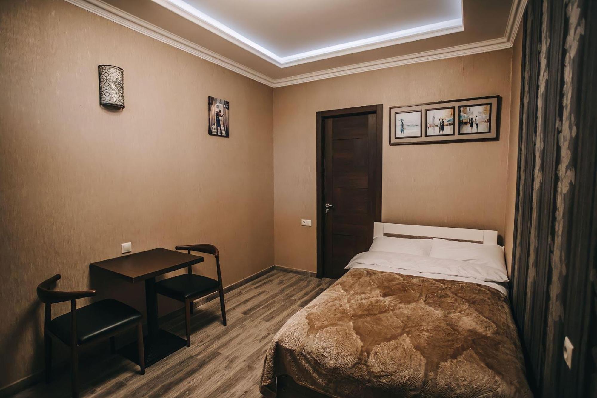 7 Rooms Hotel Tserovani ภายนอก รูปภาพ