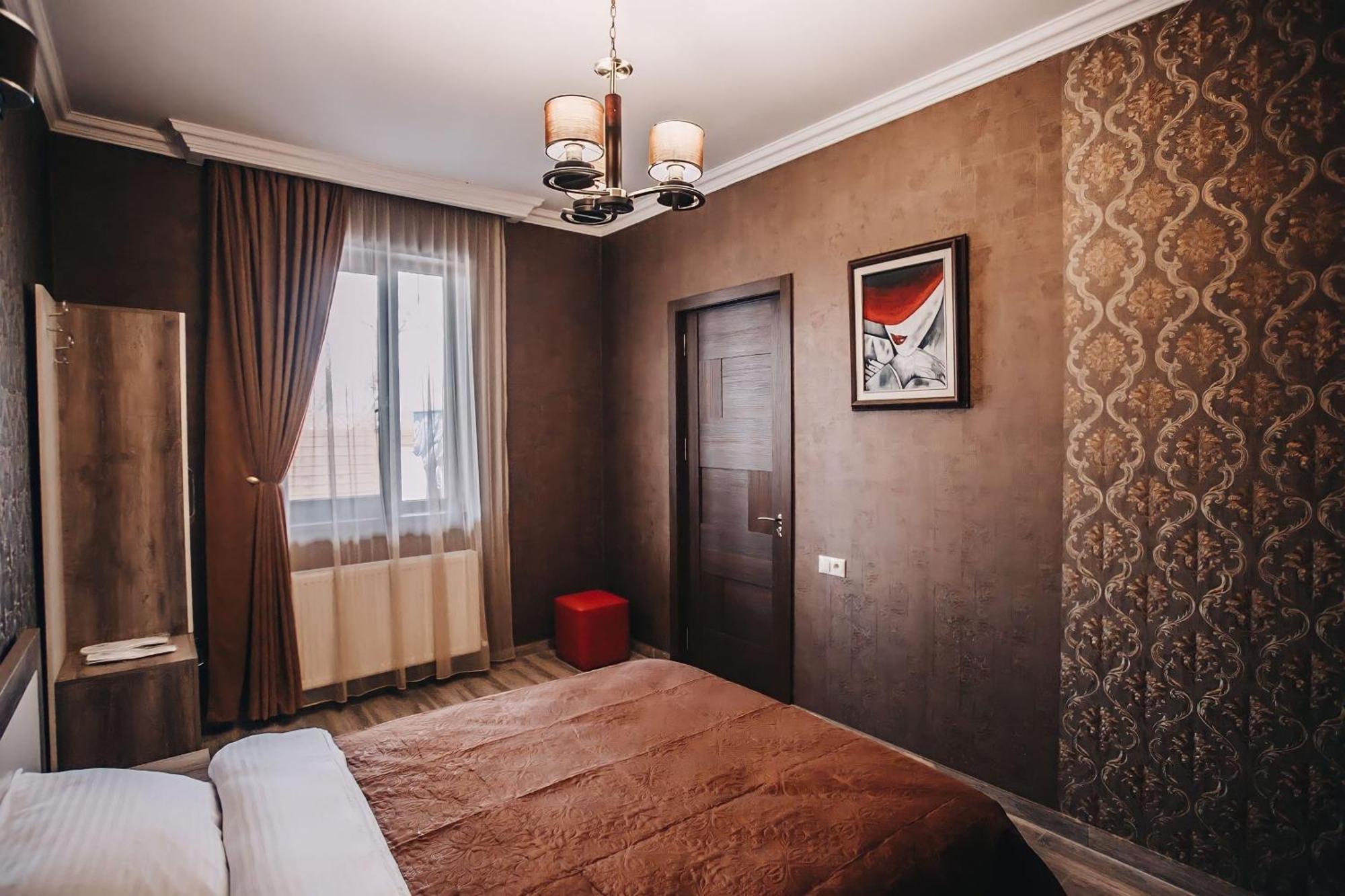 7 Rooms Hotel Tserovani ภายนอก รูปภาพ