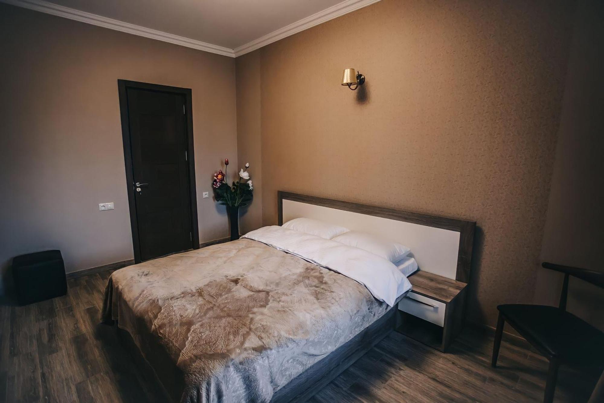 7 Rooms Hotel Tserovani ภายนอก รูปภาพ