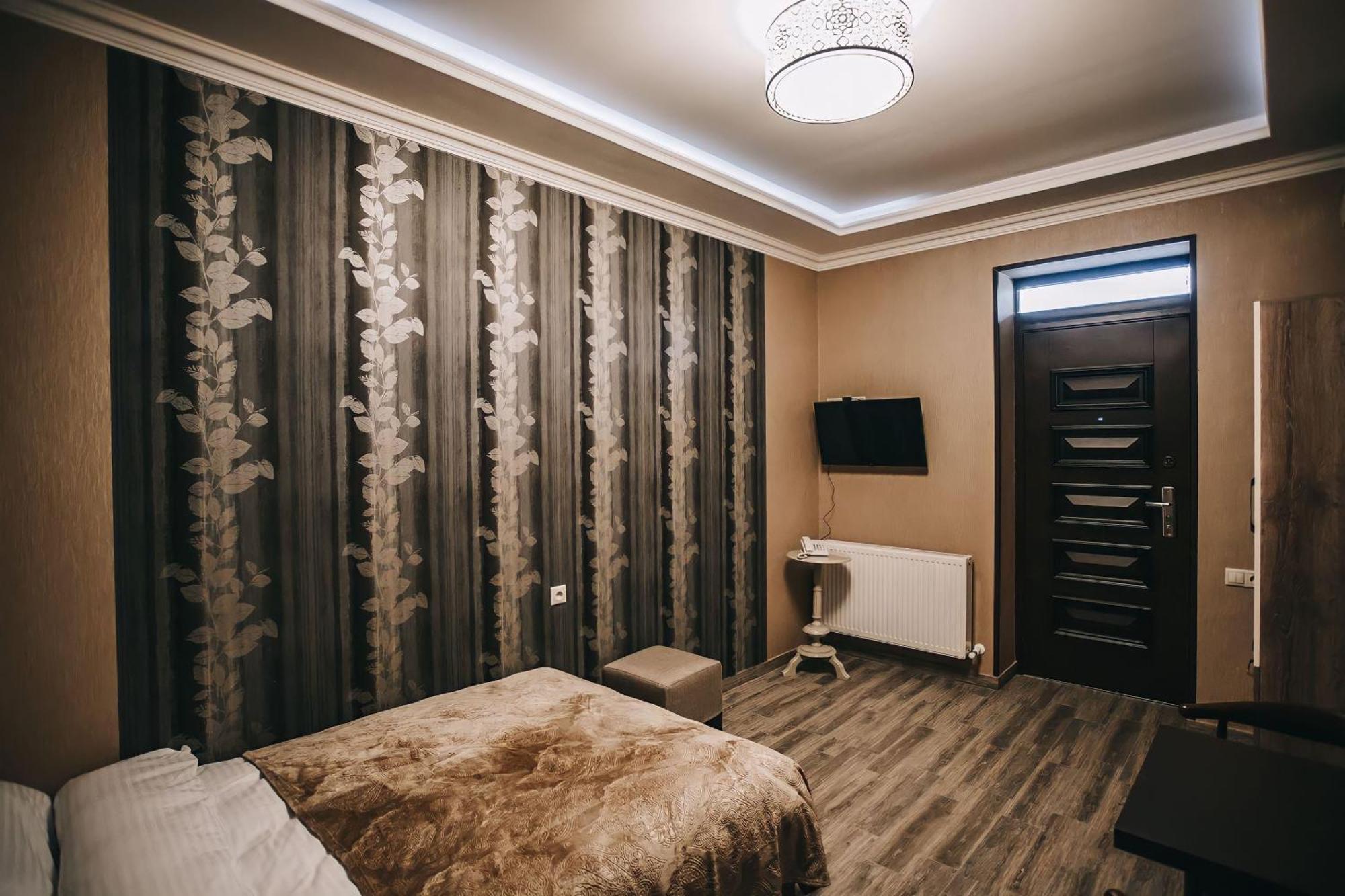 7 Rooms Hotel Tserovani ภายนอก รูปภาพ